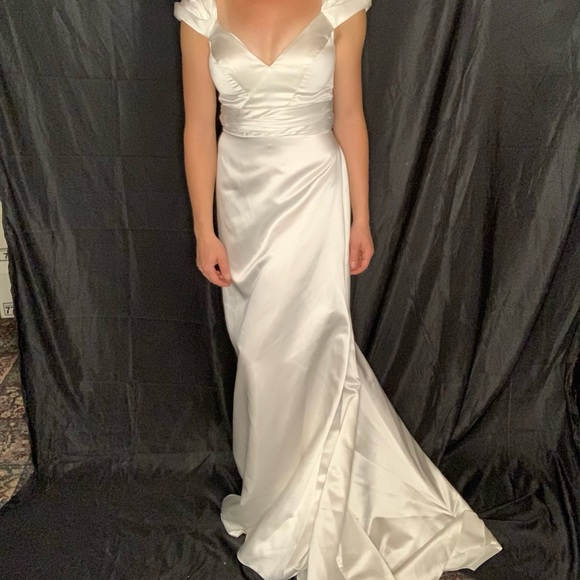 Wedding dress - Picture 3 of 3